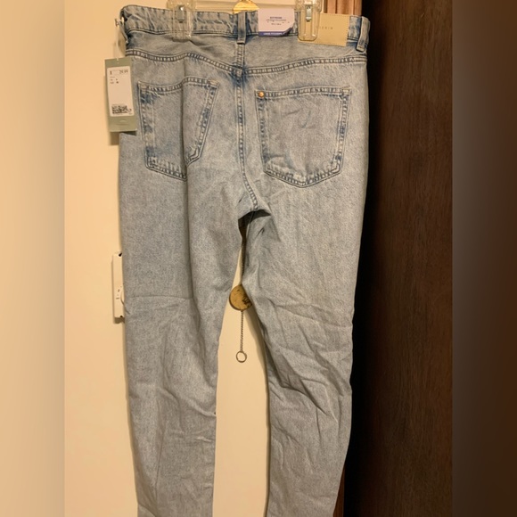 NWT H&M | distressed jeans - Picture 4 of 7